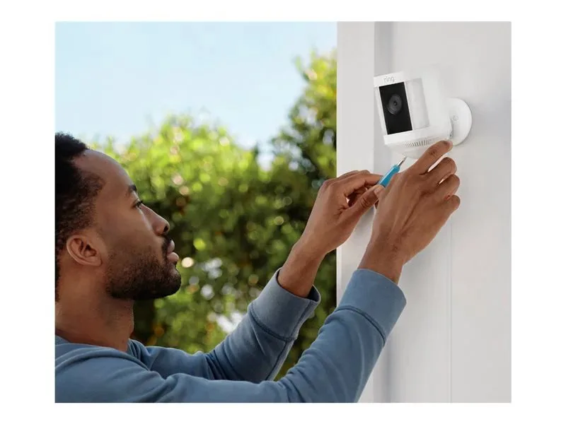 Ring Spotlight Cam Plus Plug-In 1080p уличная камера, белая 78817294